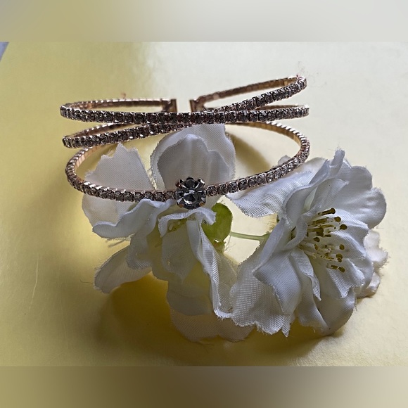 WEDDING SPECIAL 🎄 Dainty Rhinestones Bracelet.  Stunning Three Bands - Picture 9 of 12